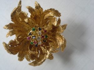 18K Yellow Gold Flower Fur Pin